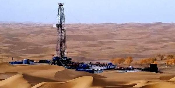 沙漠下面几乎全是石油，我国缺油年年大量进口，那为啥不开采呢？就拿塔克拉玛干沙漠来