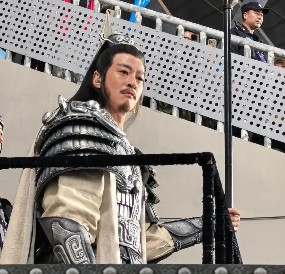 何润东为什么没有选择骑白马登场？原来不是主办方担心安全不让骑，也不是他不想骑，