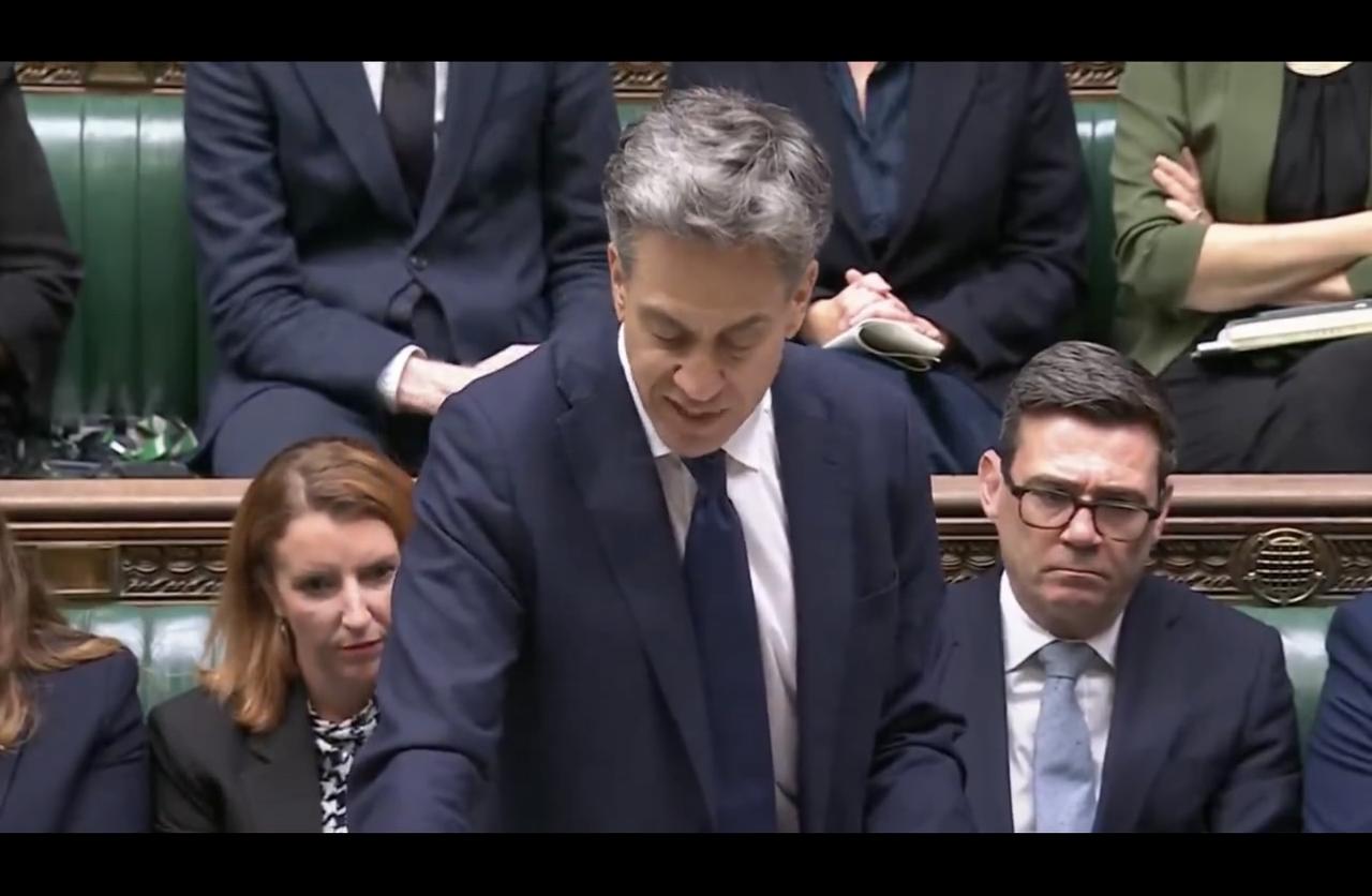 英国外交大臣埃德·米利班德：“今天，法国和加拿大与英国一起宣布，它们也将禁止