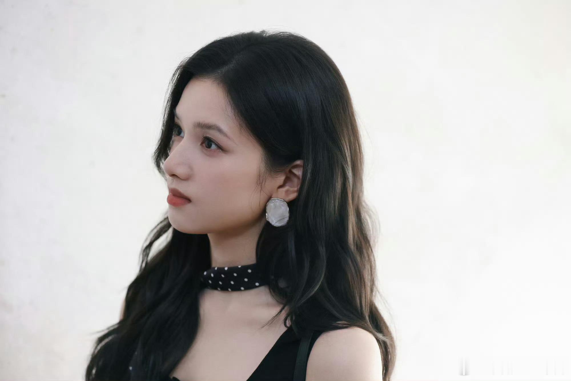 张婧仪藤城我要回来了张婧仪的骨相真的太优越了，侧脸线条流畅得像画出来的，天生吃