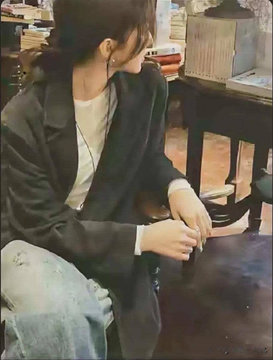 是保她还是放弃她，这需要一点艺术！我手下的文员5月份合同到期，但在一年前就有