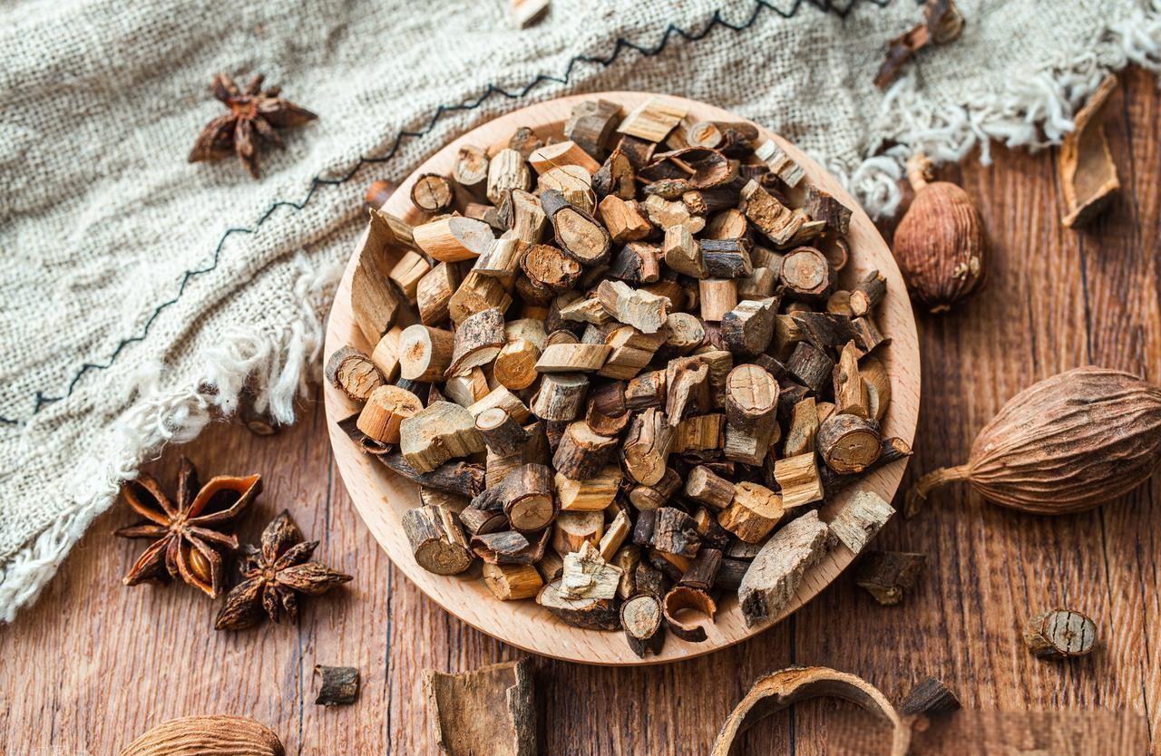 手脚冰凉，究竟是阳虚还是阳郁？2个药方一手抓，全都解决 手脚冰凉，有的人说是