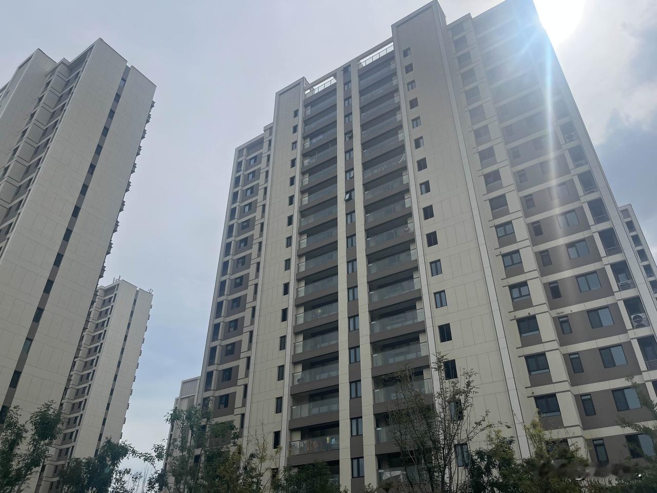 楼市新政，给青岛带来的第一个变化是，不少存量老盘，十月份疯狂“去化”。这些盘