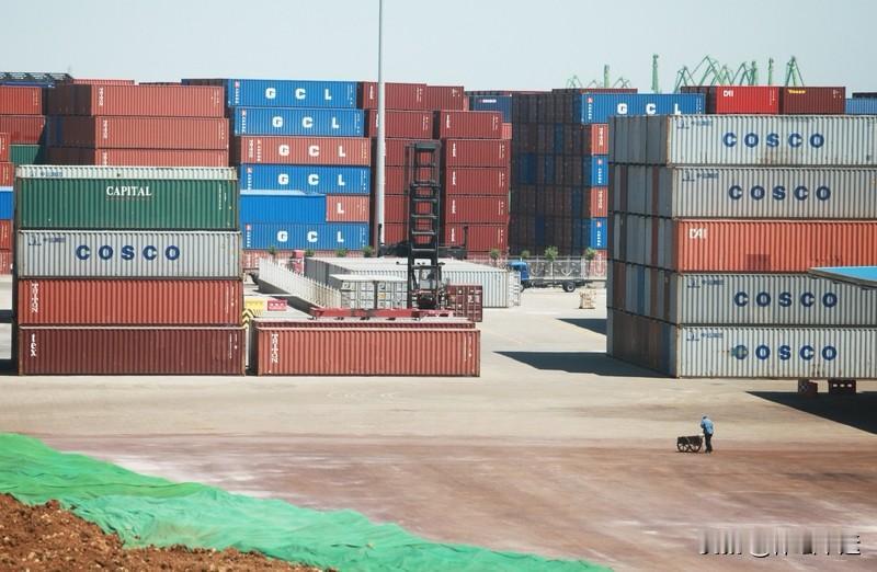 海南洋浦港成为国际航运新枢纽很有戏。从数据看，2022年集装箱吞吐量150.68