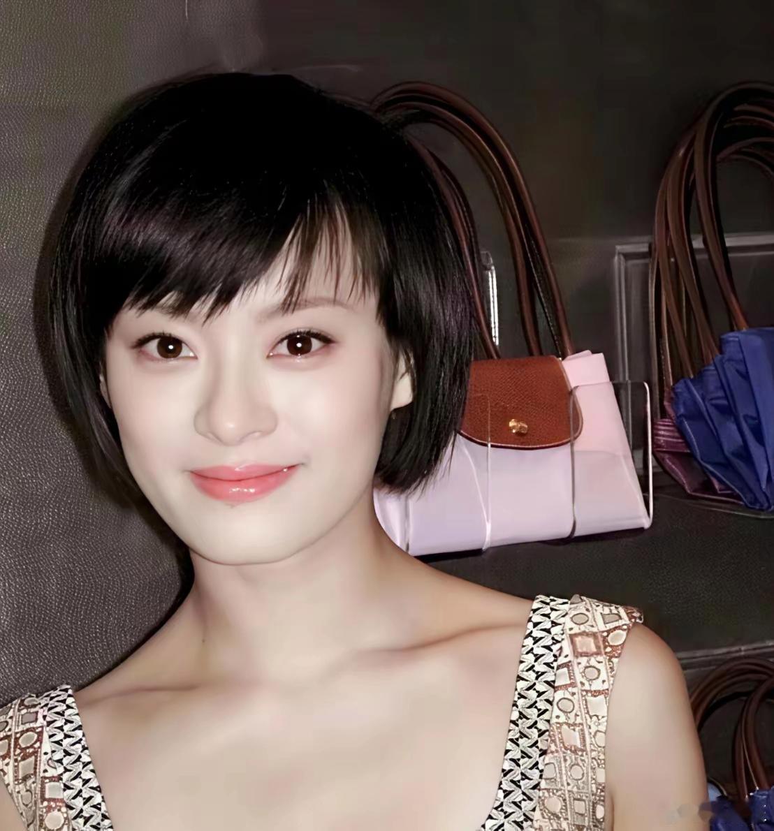 天呐，孙俪年轻时长这样，神颜来的，难怪邓超当年为啥是个男的都要防。