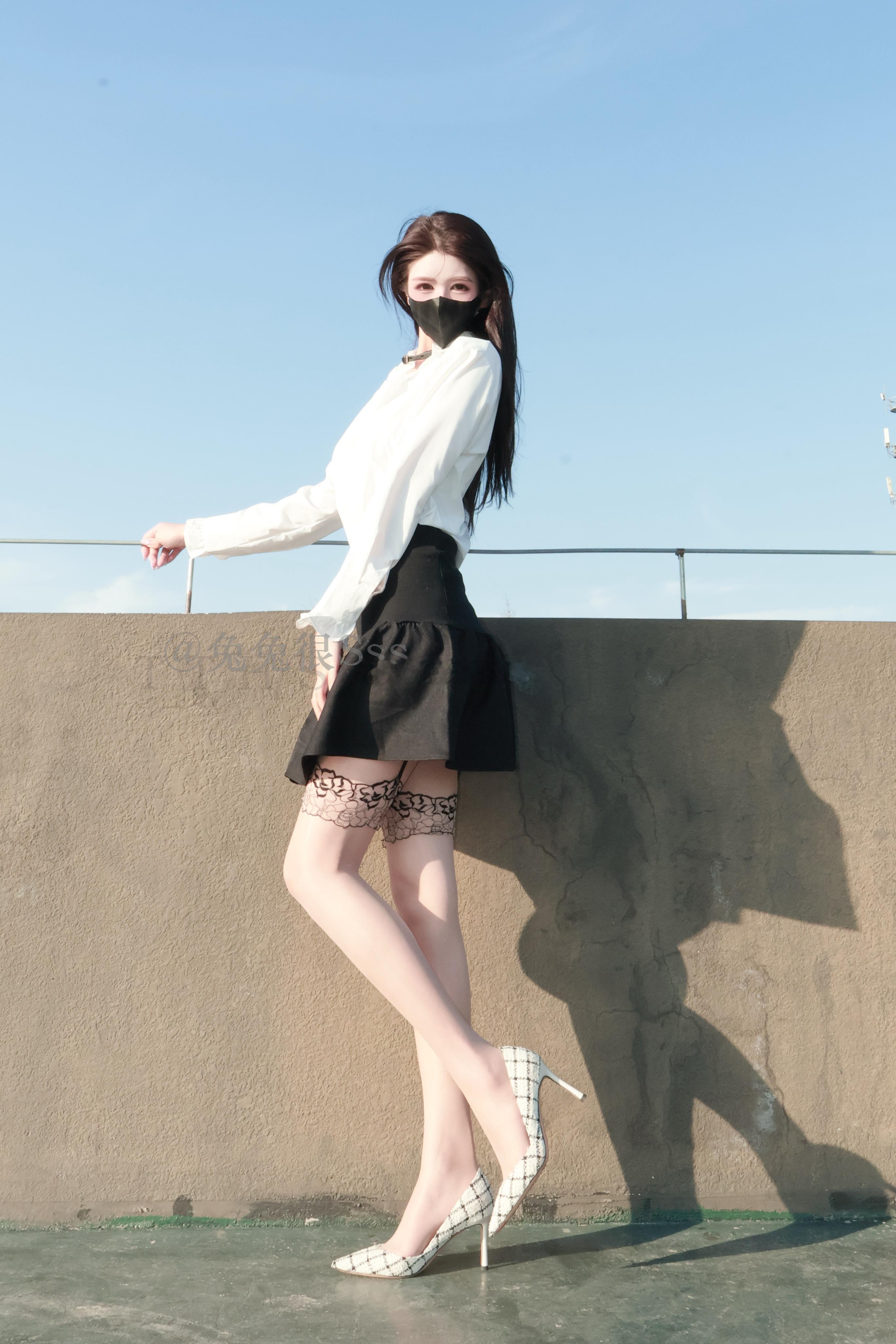 春天的感觉突然就来了白色衬衫&蓬蓬裙&绫-「春涩」谁懂山茶花的美呀太好看惹！！！