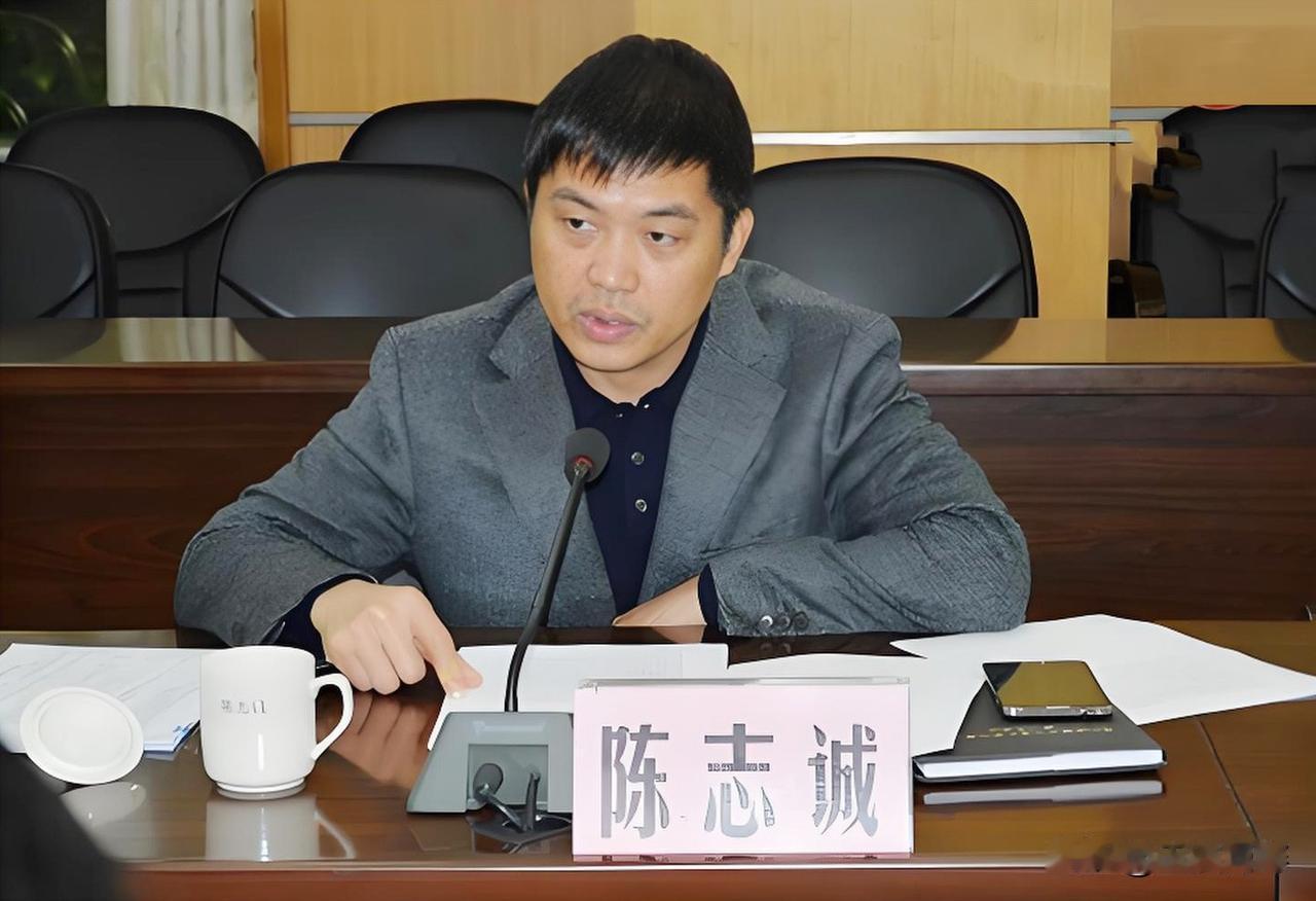 没想到曾在广东惠州市惠城区工作的陈志诚是我的师兄，他1990年考上汕头大学中文系