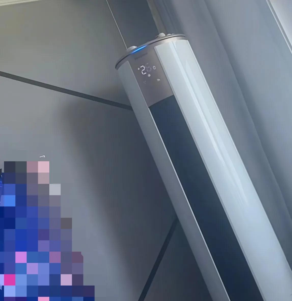 一个空调引发的家庭矛盾。我家邻居跟他的母亲因为开空调的问题吵起来了，他的母亲坚