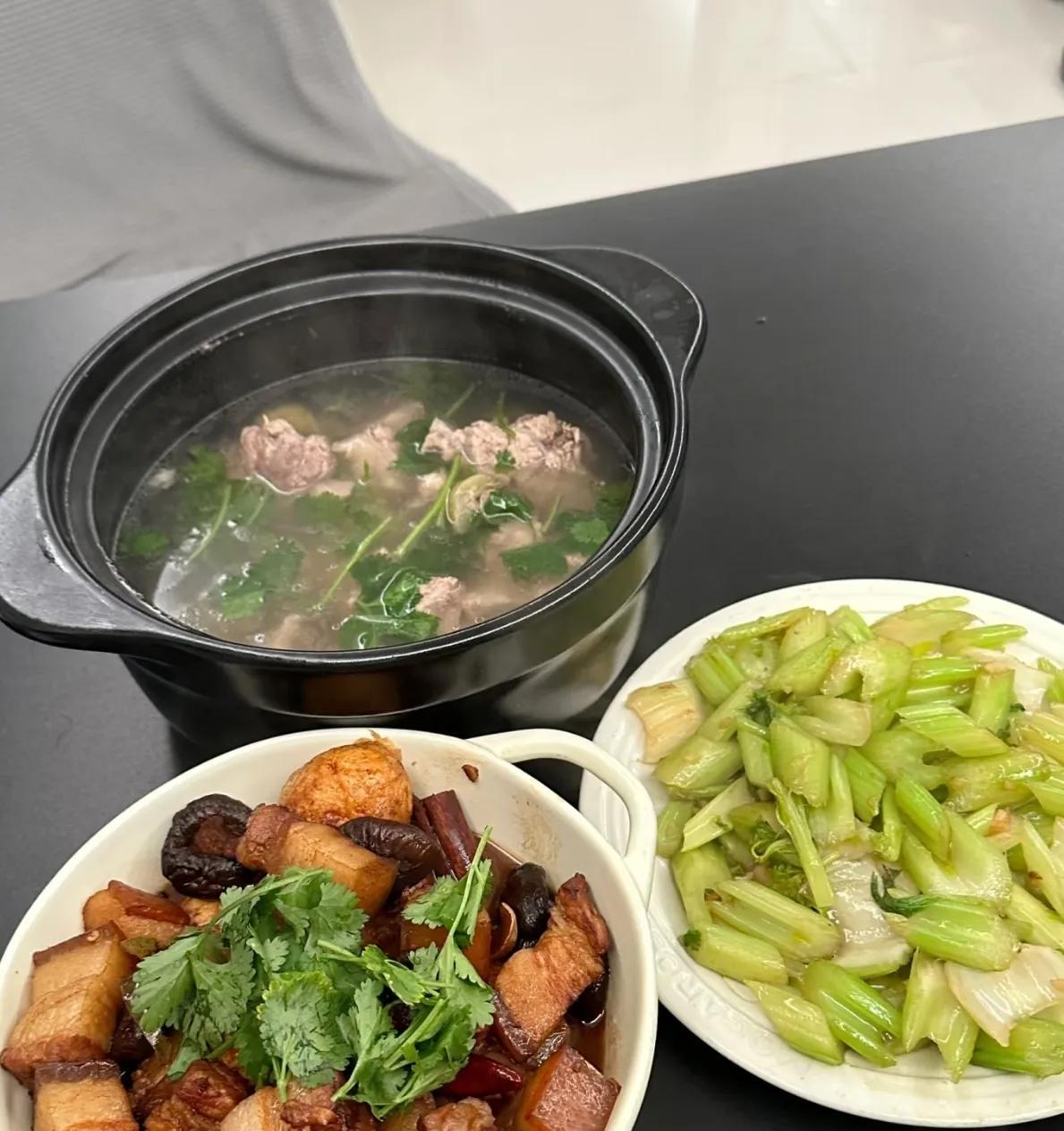 离异的女性说实话哪怕再漂亮条件再好，如果是离异带孩子，特别是带儿子的，那真的百分