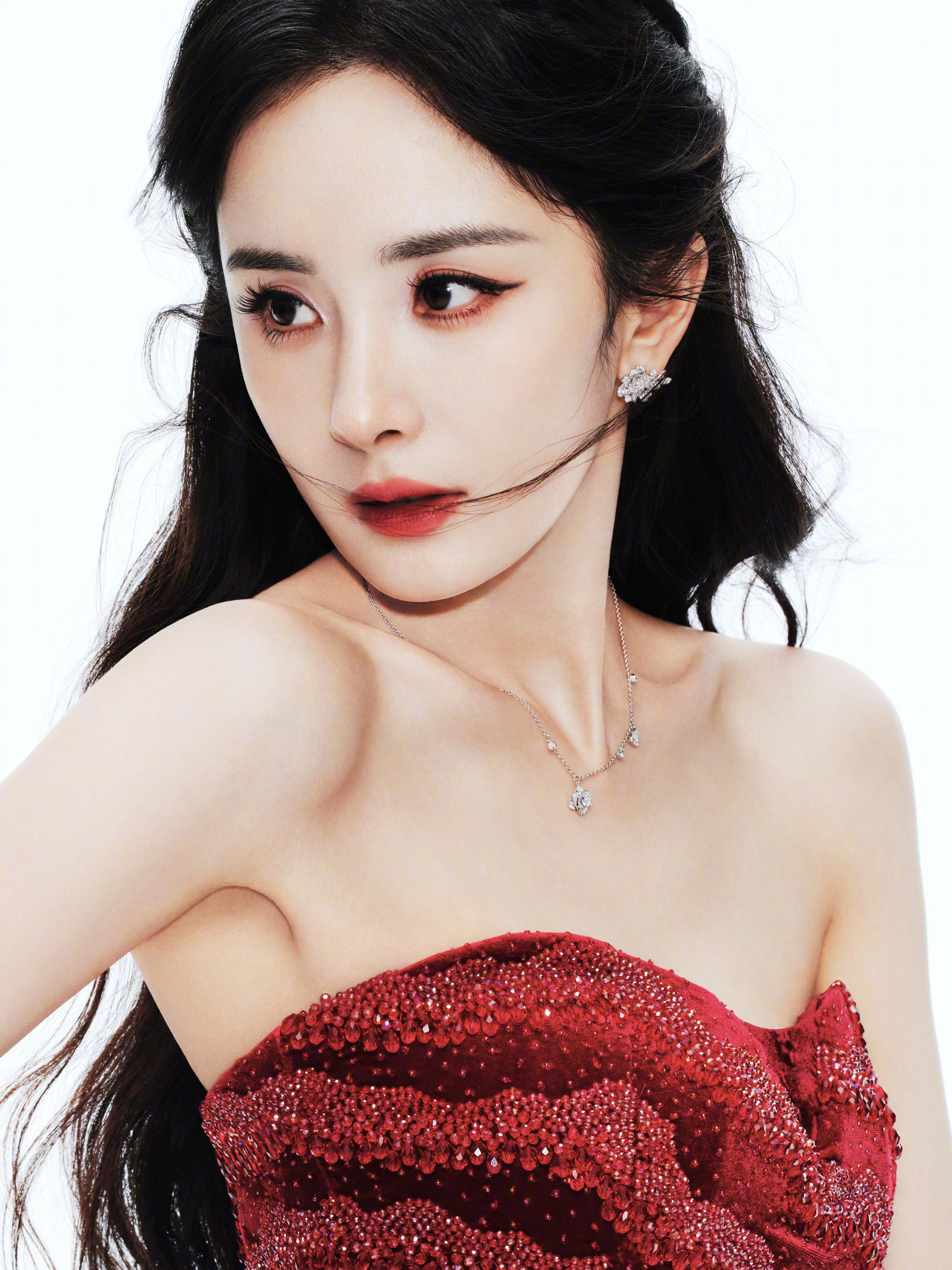 杨幂好有冲击力的美貌，杨幂美貌鲨我[爱心]​​​