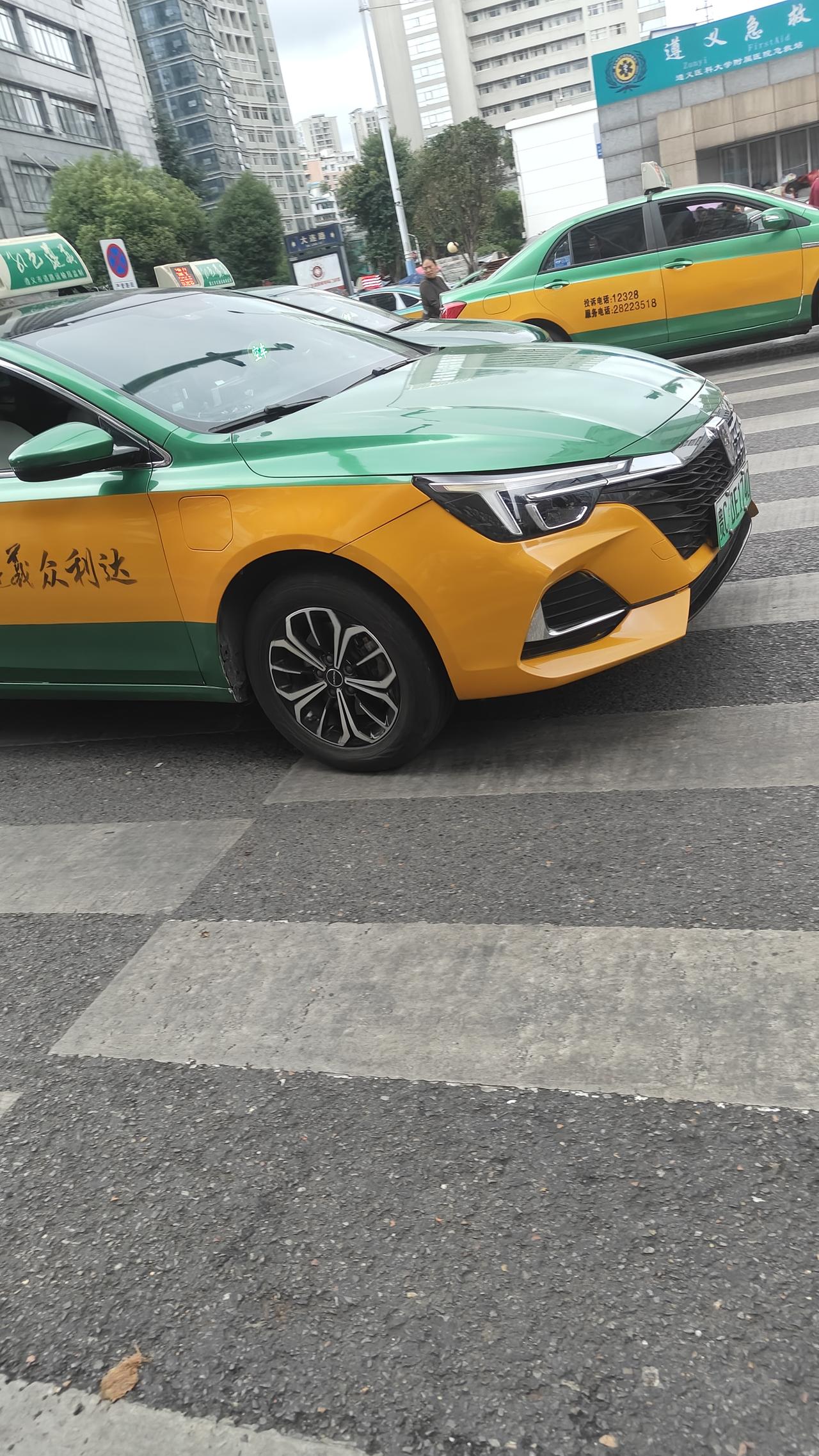 现在跑出租车能不能挣钱了？