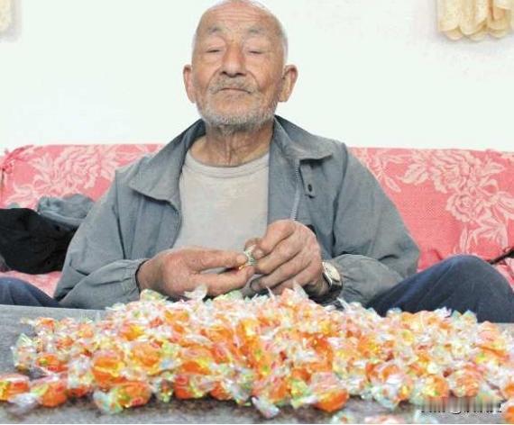 山东大爷95岁高龄，连续20年不间断吃糖，一天不吃就浑身难受，孩子带她去医院检查
