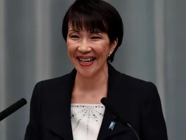 中俄联手都镇不住高市早苗，知名学者判断：中日一个月之内或有空战。十公里的距离