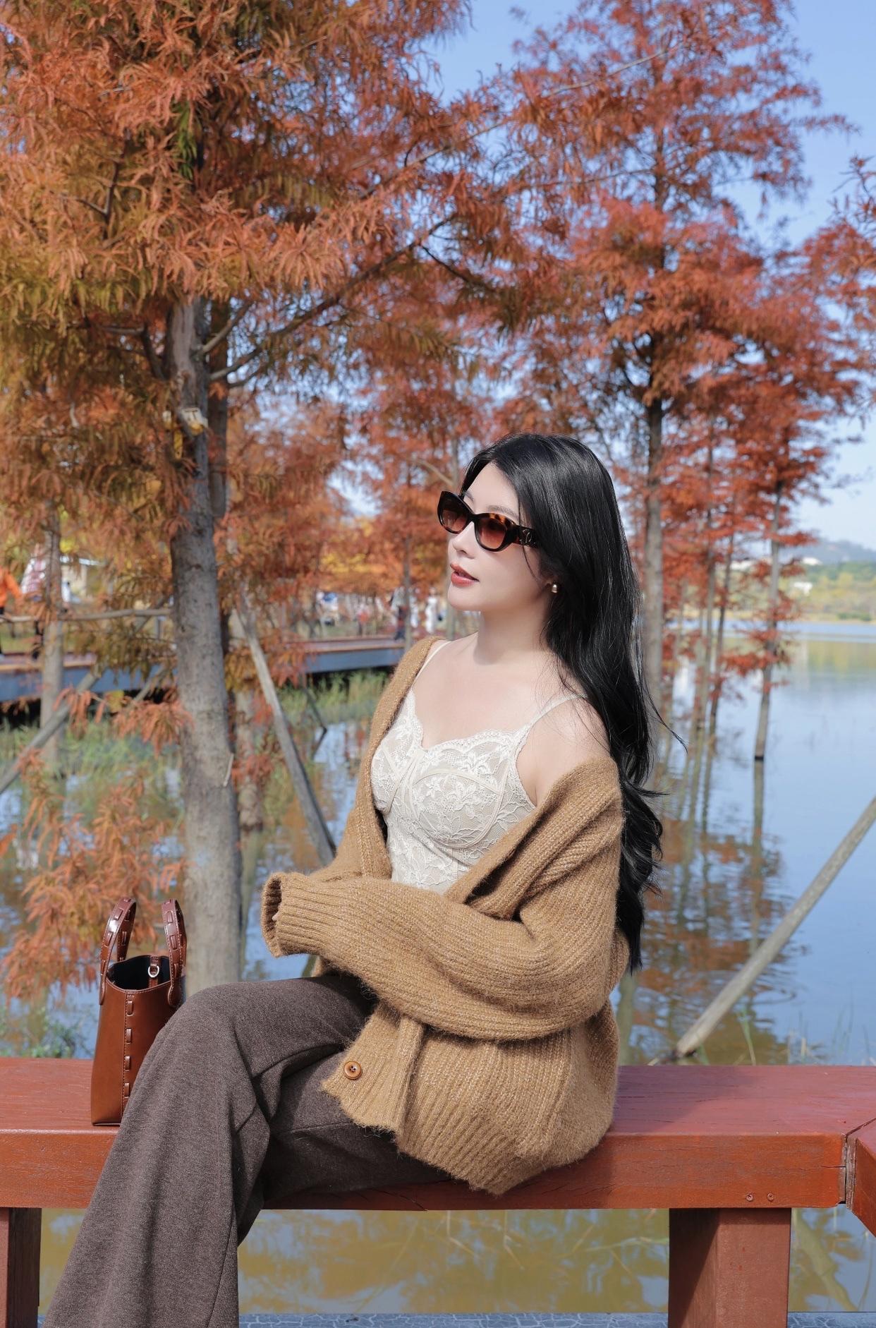 秋日漫步，红叶如火，随手一拍都是美景。