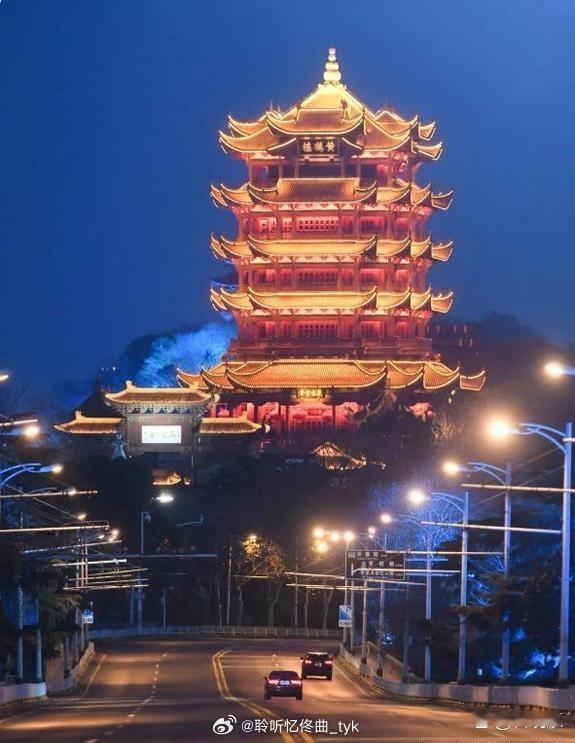 这13个行业，已经在走下坡路了:越来越没人去了1.KTV2.网吧，生意大不