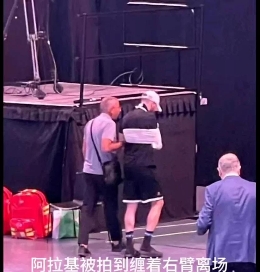 下手太狠了！广厦球员许钟豪亚冠联赛直接把黎巴嫩核心后卫阿拉基干报销了，从慢镜来