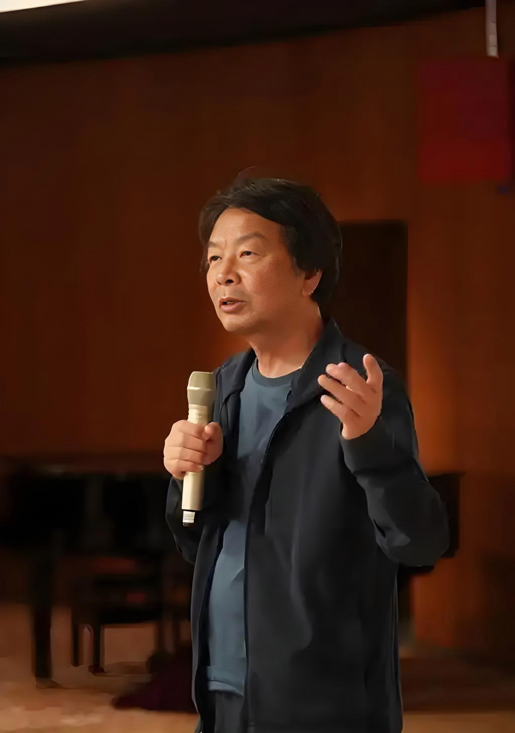 北大才子刘震云有一段醍醐灌顶的话：“穷人的富养是带孩子四处旅游，到处花钱，增长的