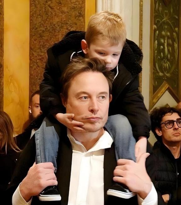 世界富豪马斯克再次语出惊人，他说：“地球上未来发生最大的问题，就是人口崩溃，而不