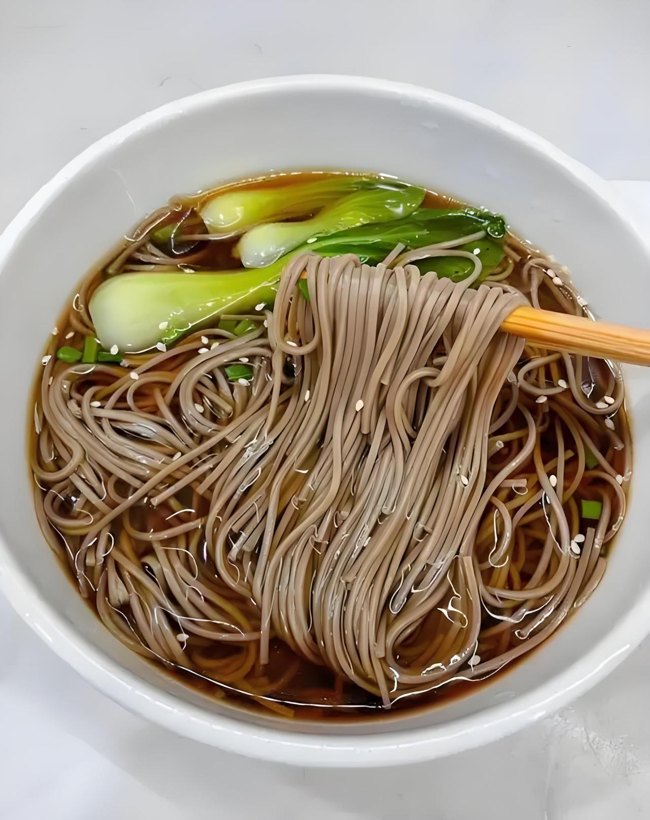 高血压五年的我亲测，荞麦面真的适合我们吃，越吃越健康！我得高血压已经五年了