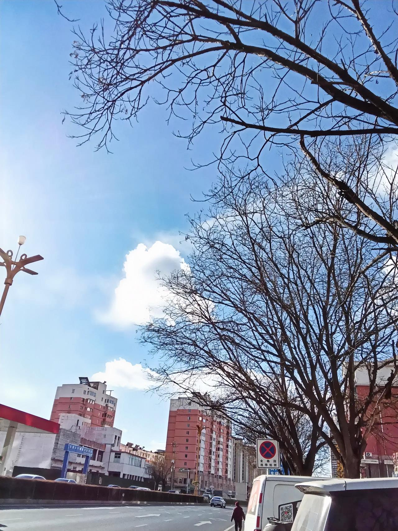 钱！真的太重要了，当你每个月稳定有8000元的收入时，你日常开销生活就没有压