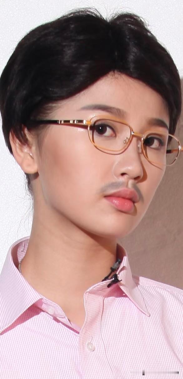 虞书欣早期女扮男装造型很nice酷