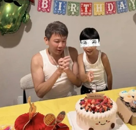 陶喆和家人庆祝56岁生日，老婆江佩蓉穿着小短裙，身材和皮肤超好！