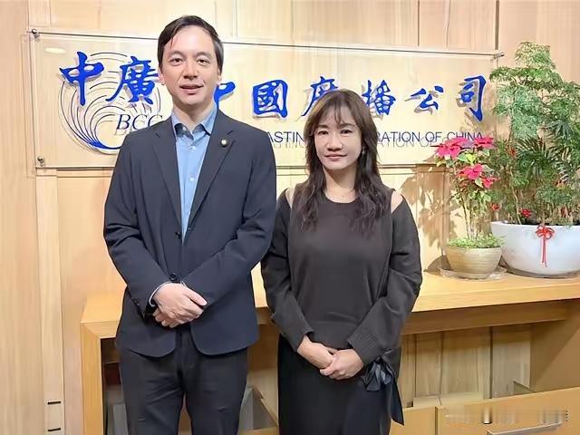 牛煦庭头脑就是清醒，牛煦庭在接受王浅秋最新得采访中阐明了国民党的立场，就是在巨婴