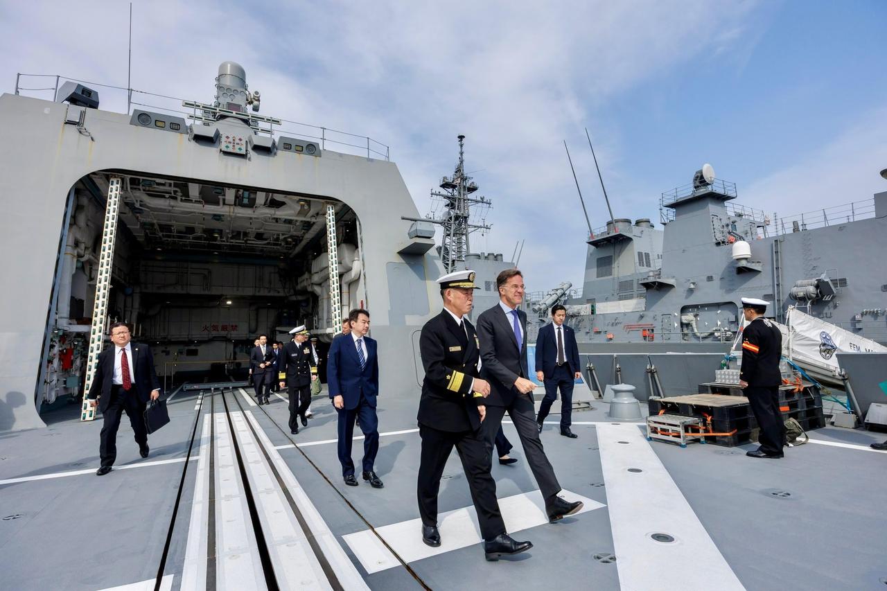 北约30个国家代表集体访问日本，但高市早苗却避而不见。细想一下，不是高市早苗不想