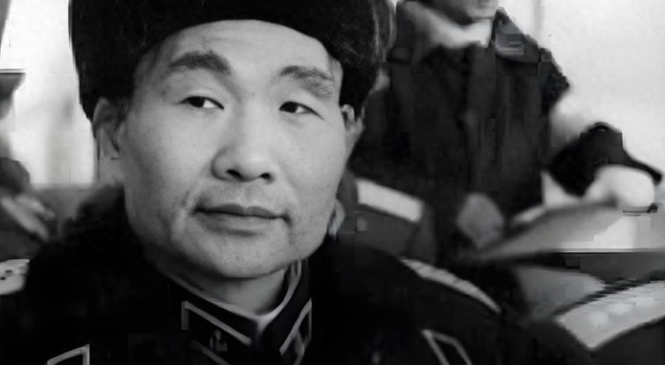 1945年8月25日，一架美军驻延安观察组C-47运输机从延安东关机场起飞。机上