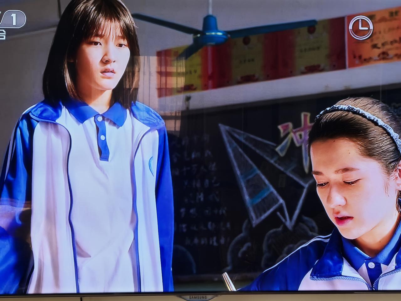 《隐身的名字》终于画上句号，其内容的浮夸、脱离实际让人难以接受，塑造的任小名像个