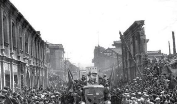 1949年阎锡山撤离之前，十位特务执行完任务正要瓜分金条，徐端在外设下无法破解