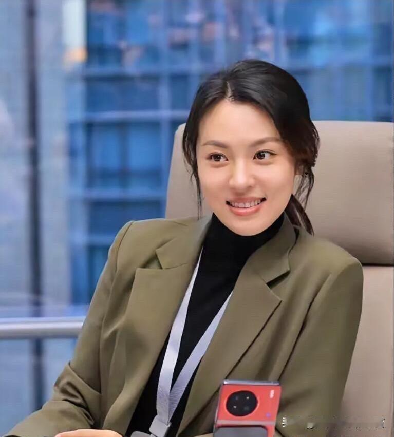 她长得这么美，颜值比迪丽热巴高，气质不输赵丽颖，出道也这么久了，怎么就是默默无闻