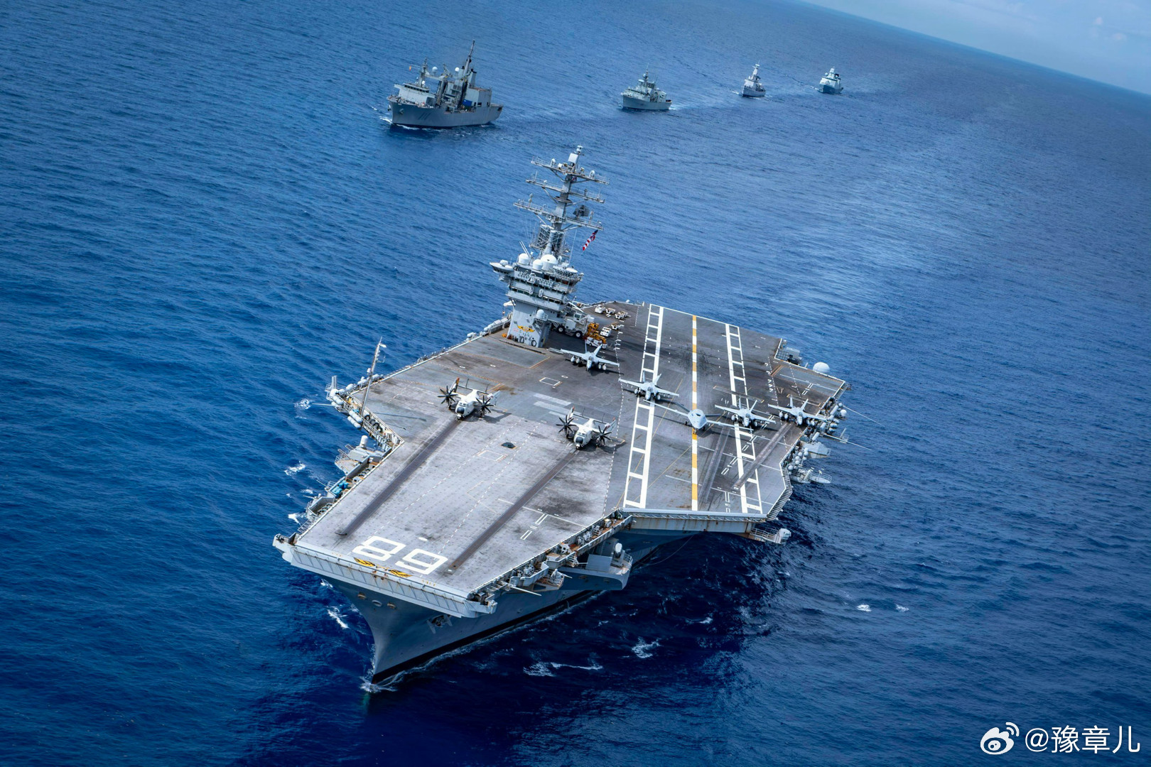 MQ-25A“黄貂鱼”舰载无人加油机上美国CVN-68航母甲板了。