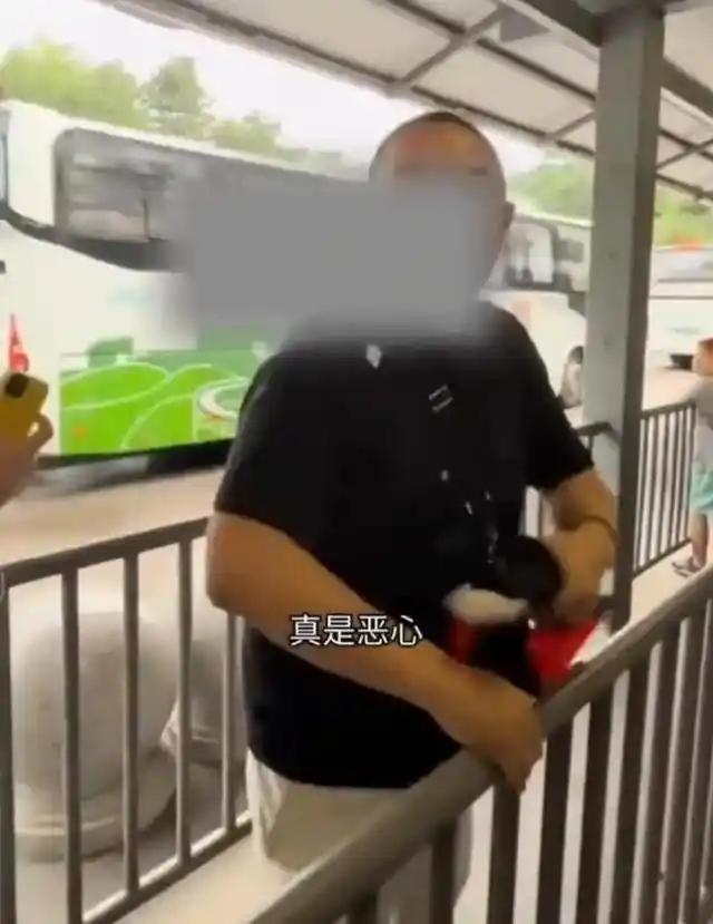 慕田峪长城插队后续！导游已被拘留，女子透更多，文旅局将约谈处罚。7月8日，当