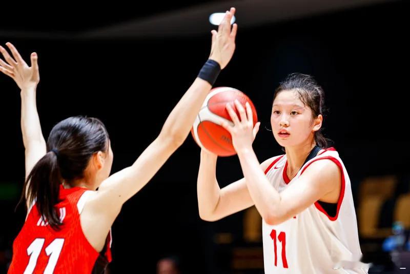 【竹内美耶独得25分国少女篮憾负日本】在刚刚结束的FIBAU16女篮亚洲杯三、