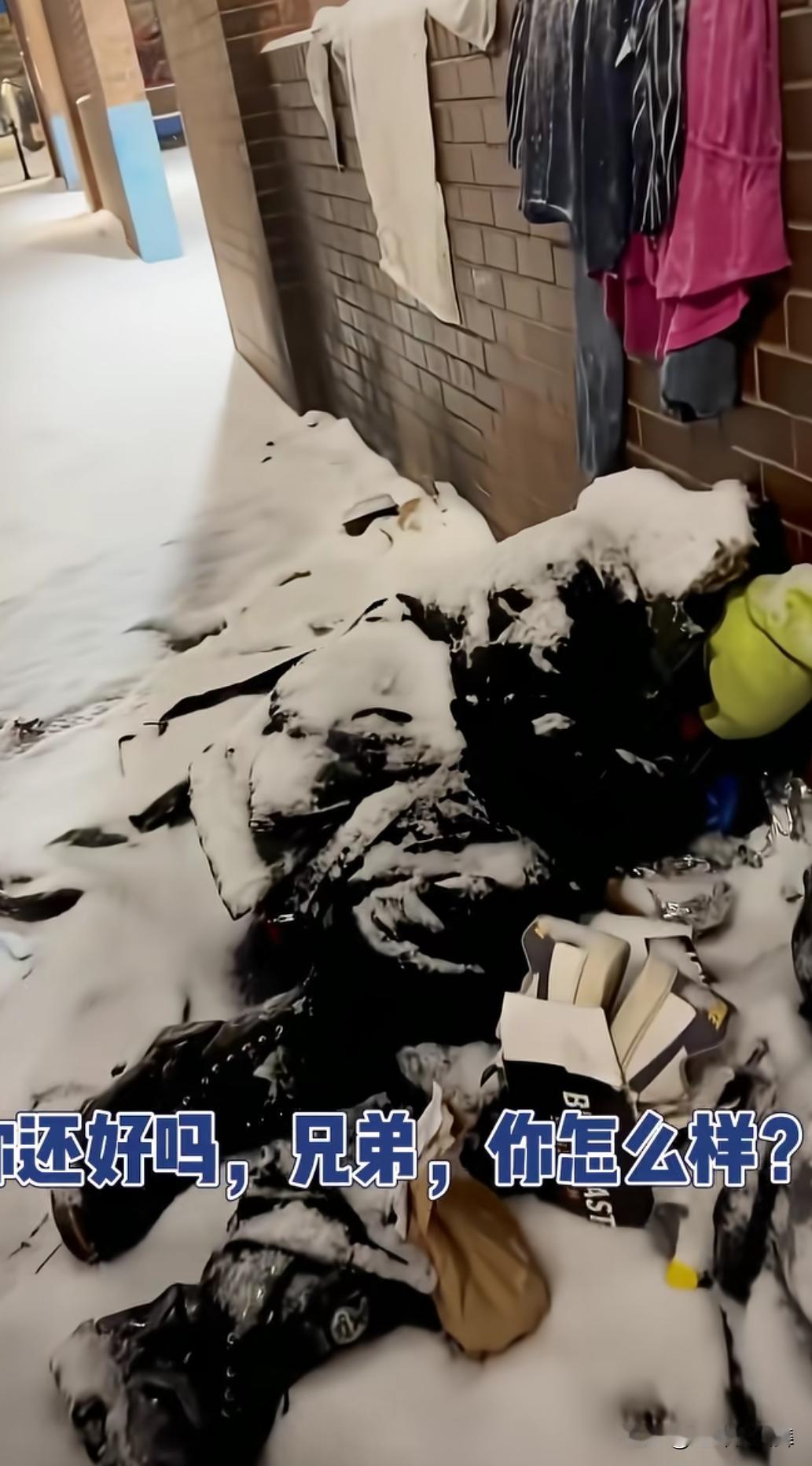 国人对“斩杀线”这个词很熟悉，看着M国雪后一个个倒在街头的“雪人”，这知道它是怎