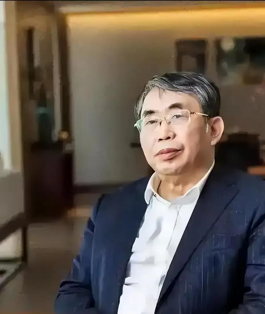 聂卫平小24岁的妻子兰莉娅，上个月刚陪他过完70岁生日，更让人感慨的是，70岁的