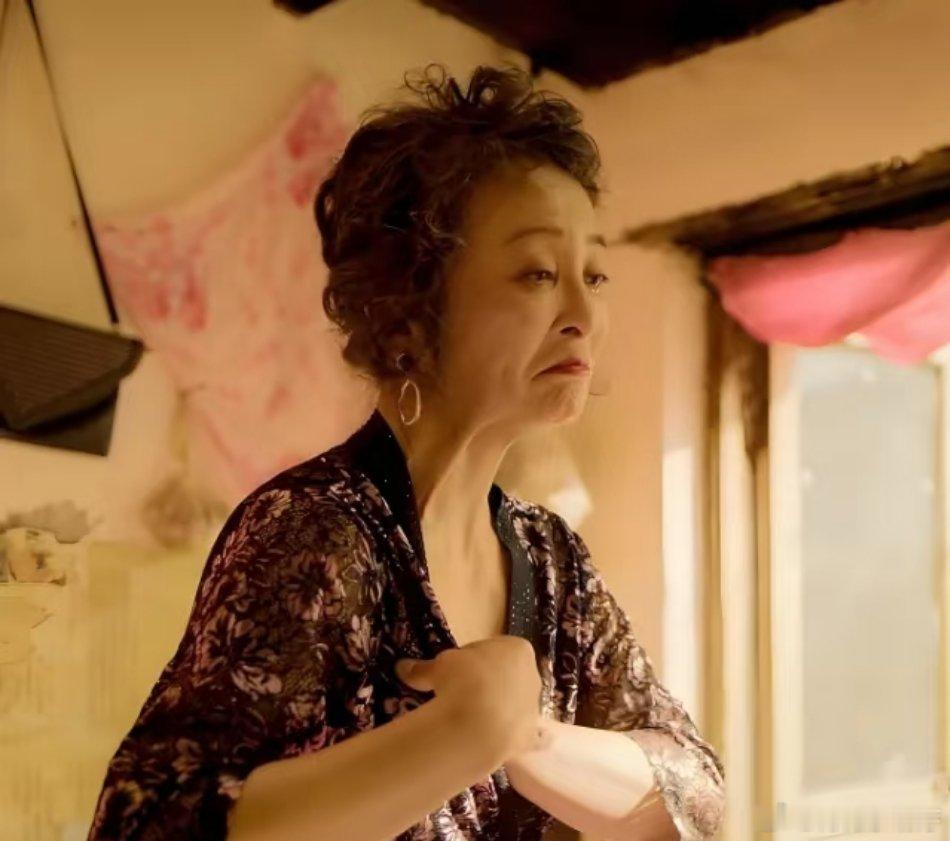 《刑警的日子》：林春苗背后的震撼真相在《刑警的日子》里，年轻刑警刘子明办案尽显稚