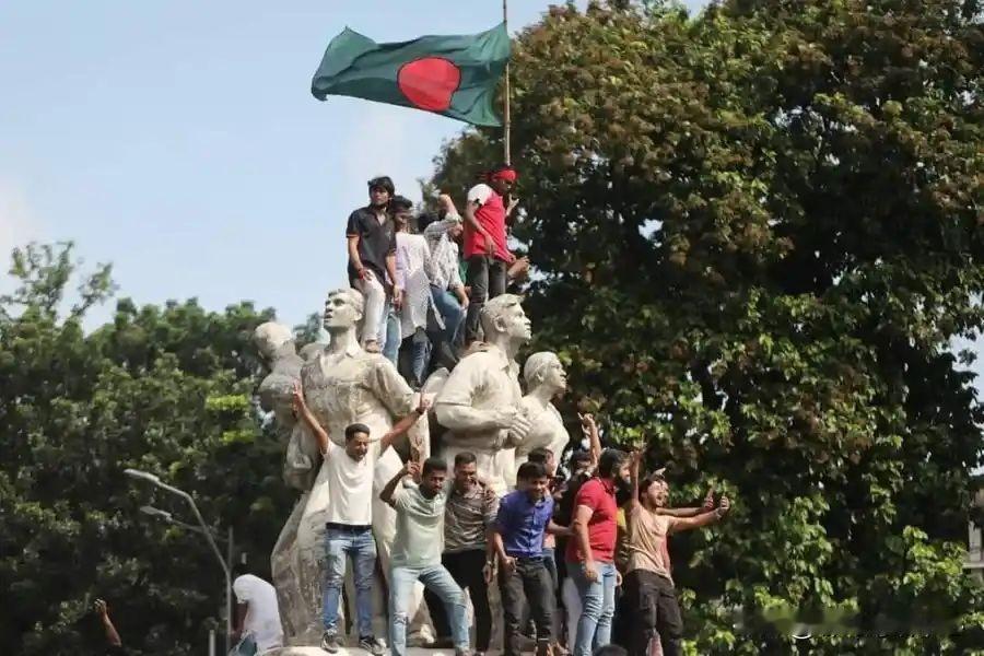 终于有人说了实话！孟加拉国指责西方推翻了哈西娜政府！！在一次震惊南亚外交界的重