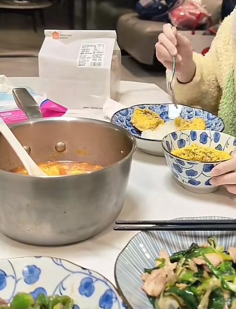 上海徐汇大网红乔乔在上海最近好像又有新的烦恼，他的女儿上了国际学校一度让他家方方