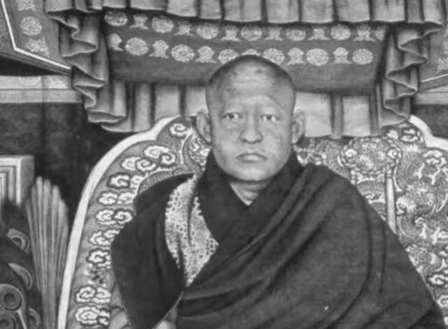 1911年，外蒙古库伦，第八世哲布尊丹巴天天泡伏特加，私宅里三十个法妃全染了晚期