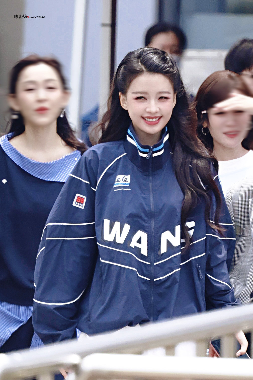 孙怡江语晨的吻戏呢哈哈哈哈哈之前江语晨直播的时候就回答过这个问题弹幕：“和孙怡