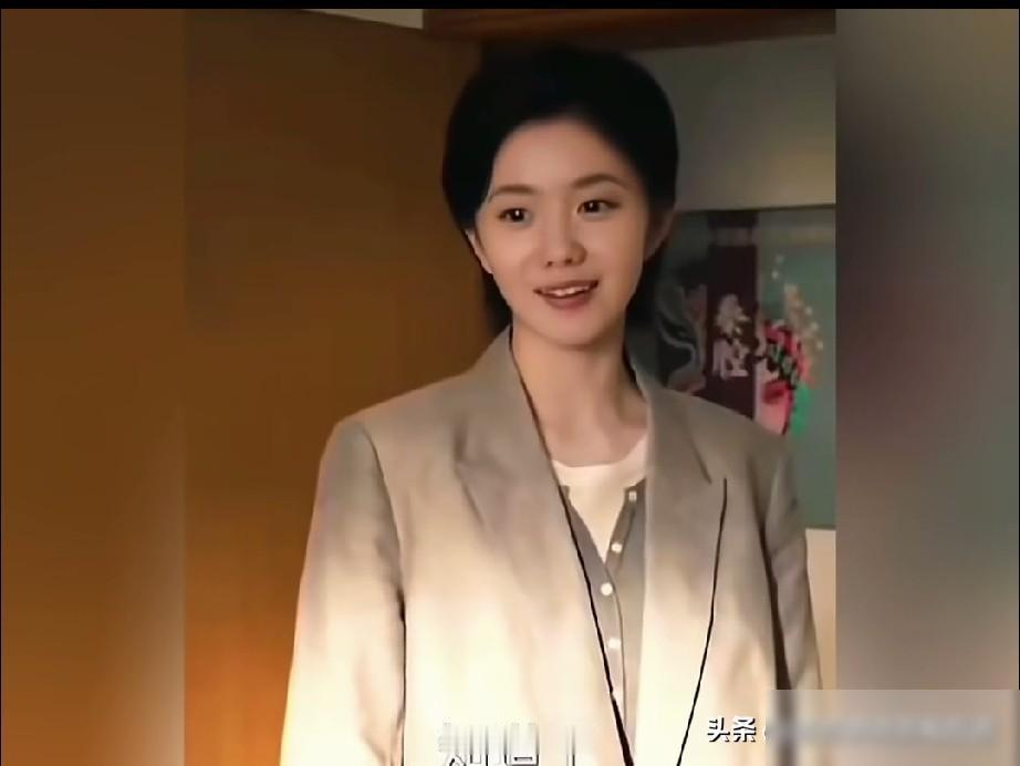 《主角》中有一段台词，当薛团长听到忆秦娥准备复出唱戏时，他说，真正把我按住的，不
