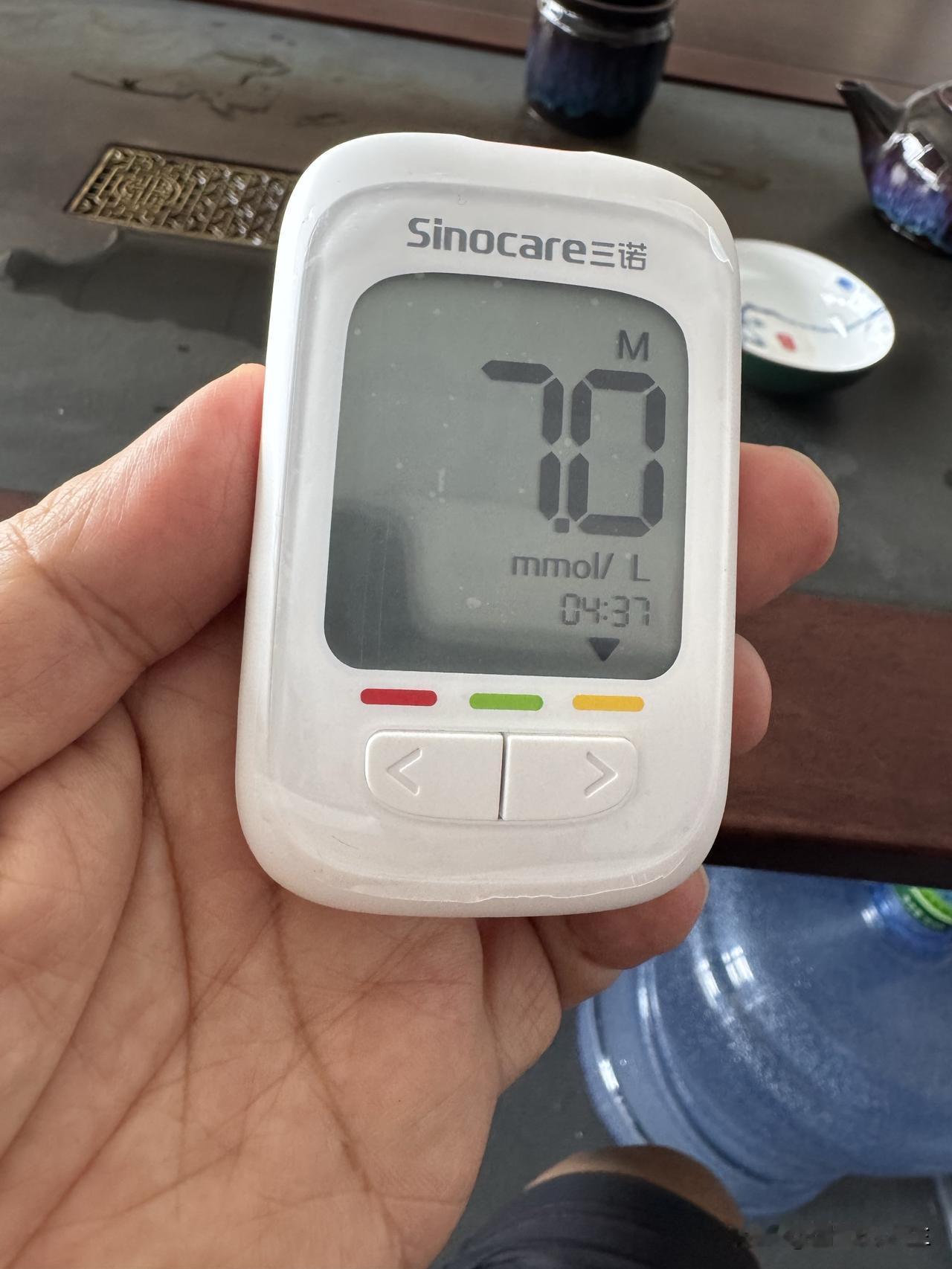 今天测了一下餐后两小时血糖，7.0这个数值还算理想！我现在准备硬扛血糖，一定