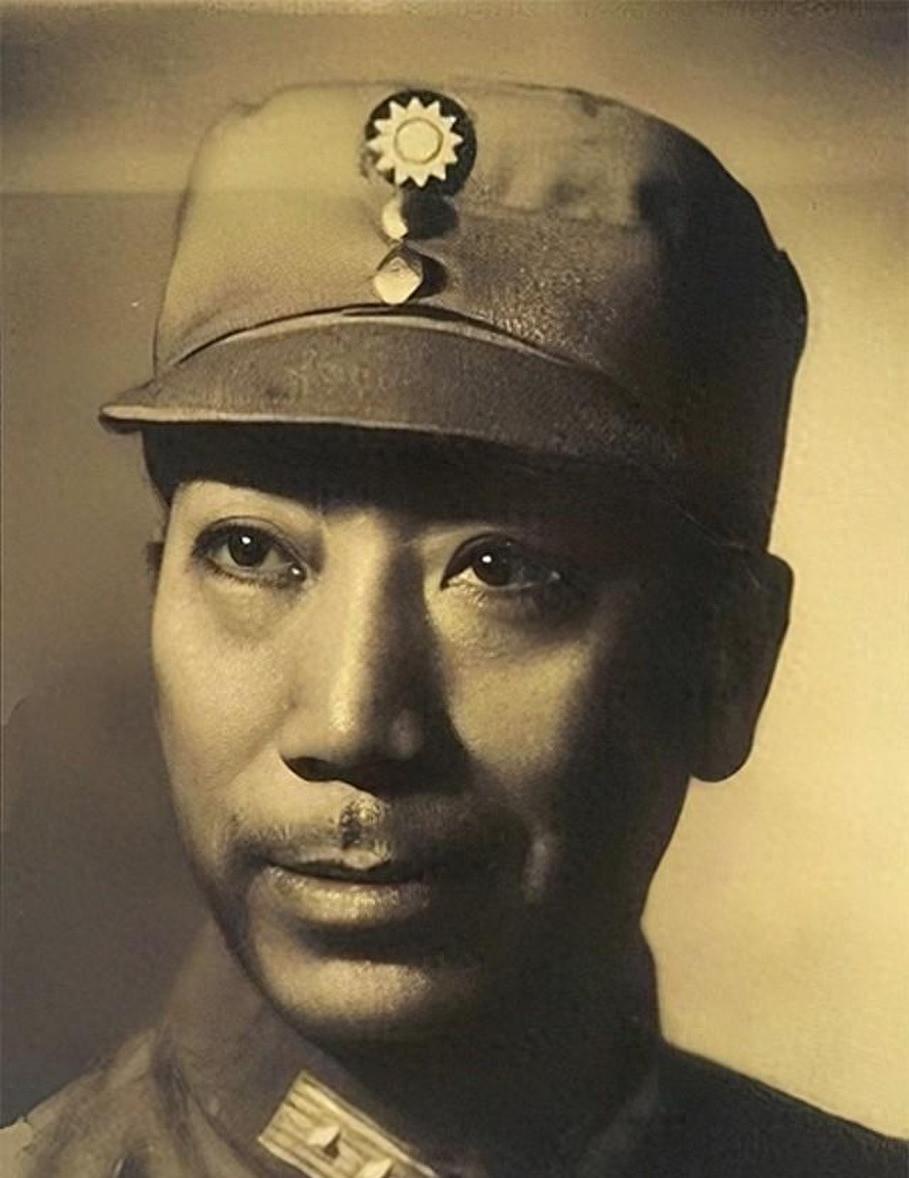 特务毛人凤在1956年收到了大量金钱，得知送钱人的名字后瞬间慌乱：这一切难道注定
