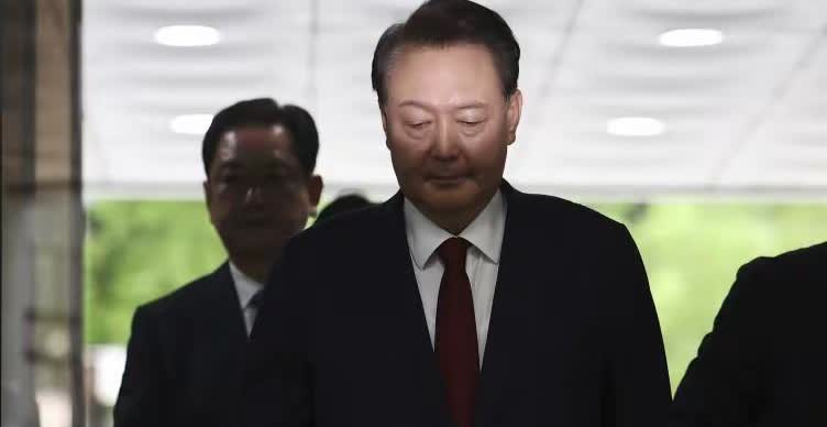 迎来转折，尹锡悦全程不认罪，还剩18天时间，朴槿惠选了一条明路尹锡悦又被