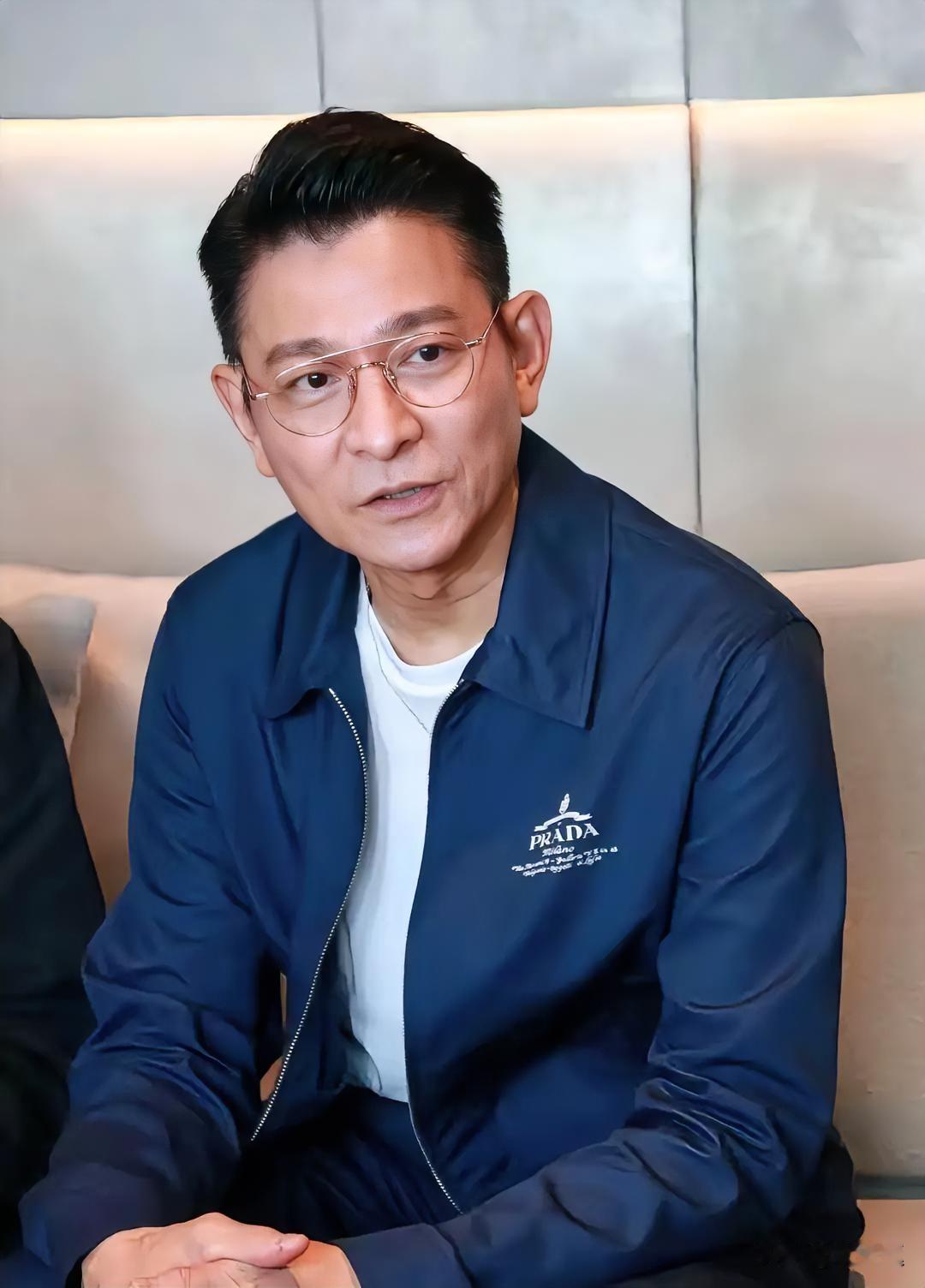 我爸看了一眼刘德华现在的状态说了一句我万万没想到的话。男人最了解男人，他说：