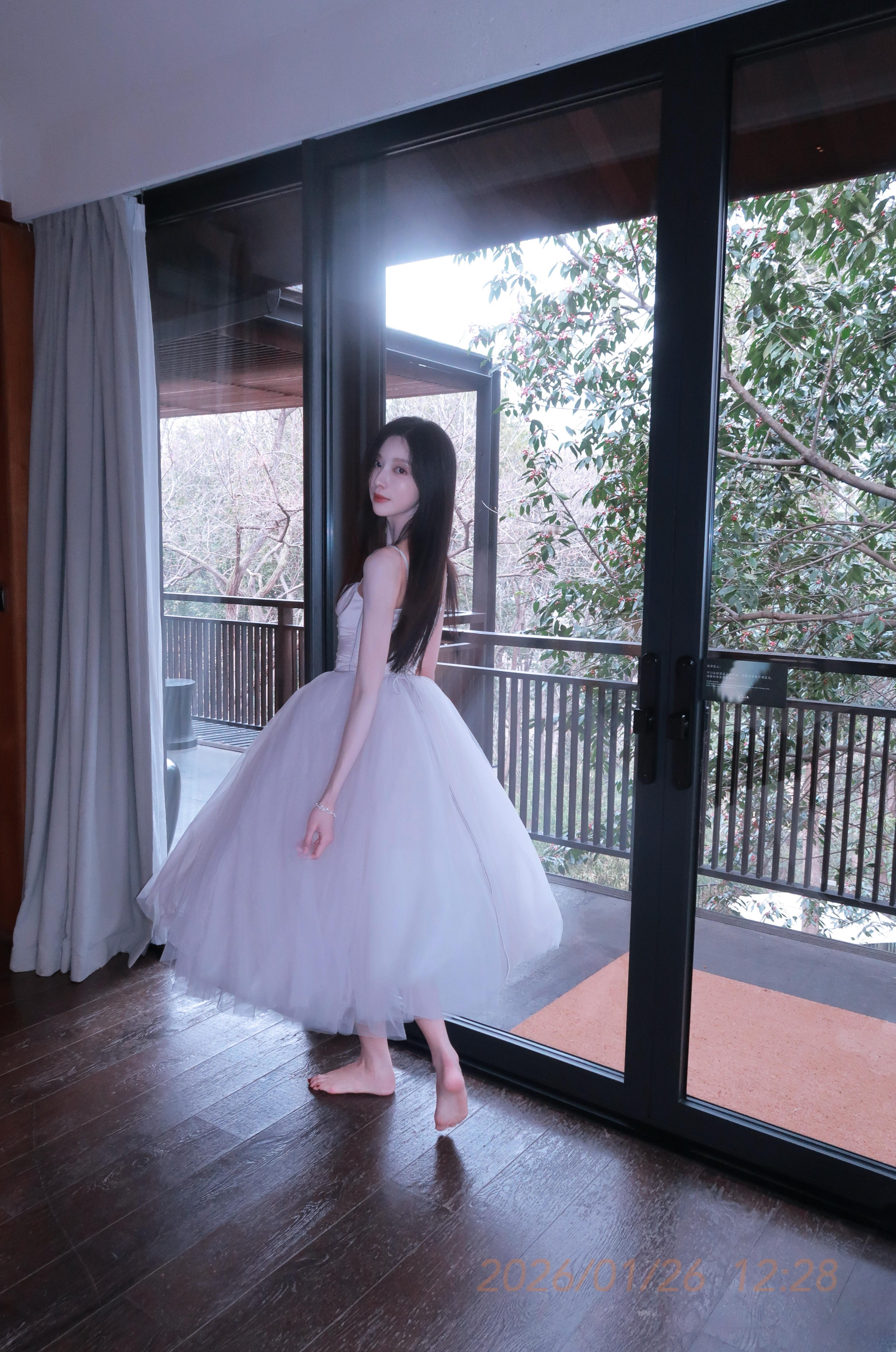肖雨纯白纱裙好仙🫧