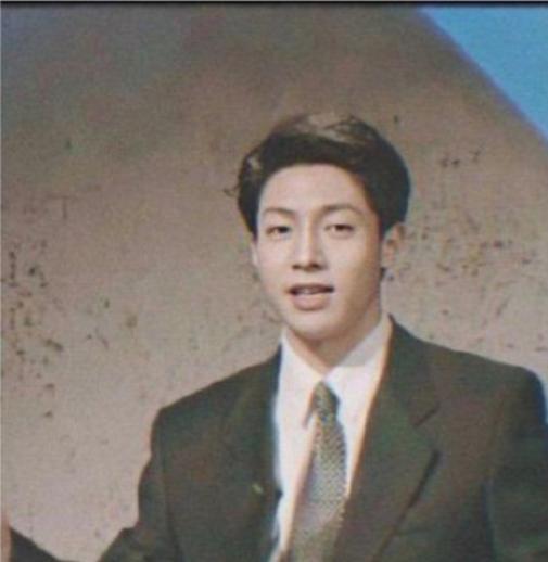 1998年，撒贝宁去央视面试，领导肖晓琳看到他后，直接走进办公室锁上门，问同事：