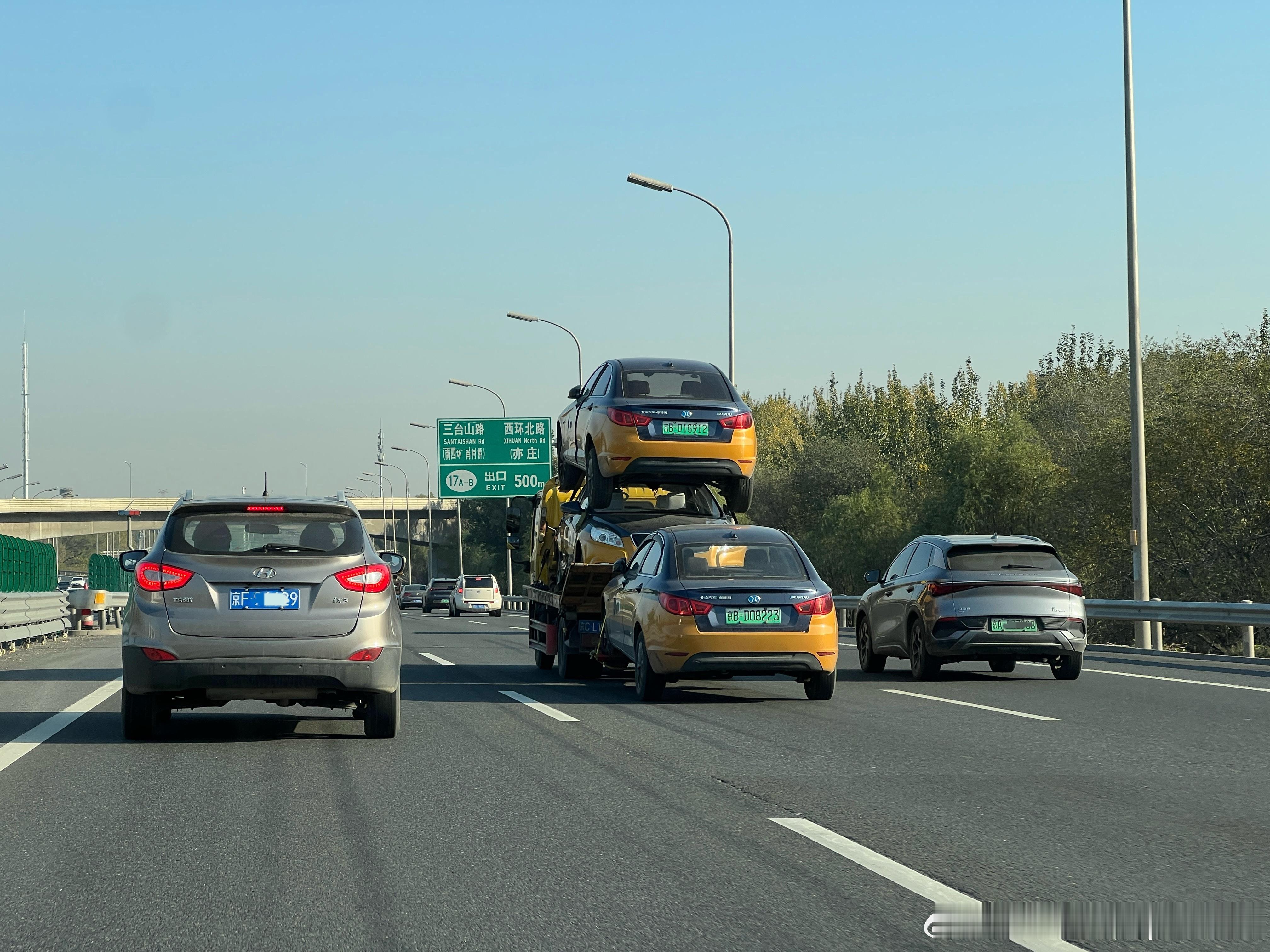 看这意思北京第一批电动出租车都已经退役了？